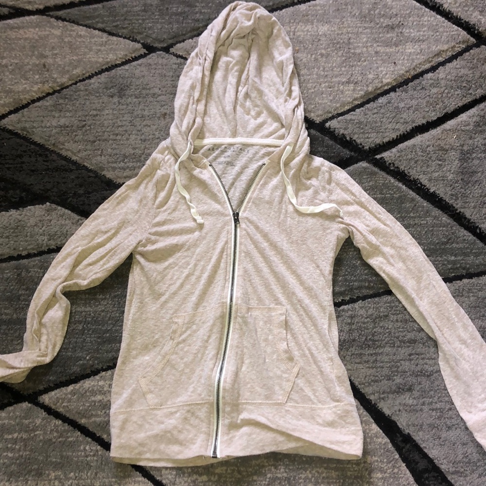 super cute aero zip up size small!